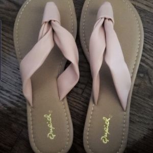 SALE Qupid Blush flip flops NIB